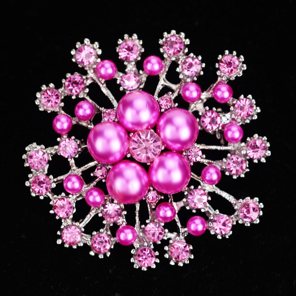 Hot Selling Snowflake Pearl Crystal Brooch Exquisite Flower Corsage Fashion Ladies Clothing Accessories