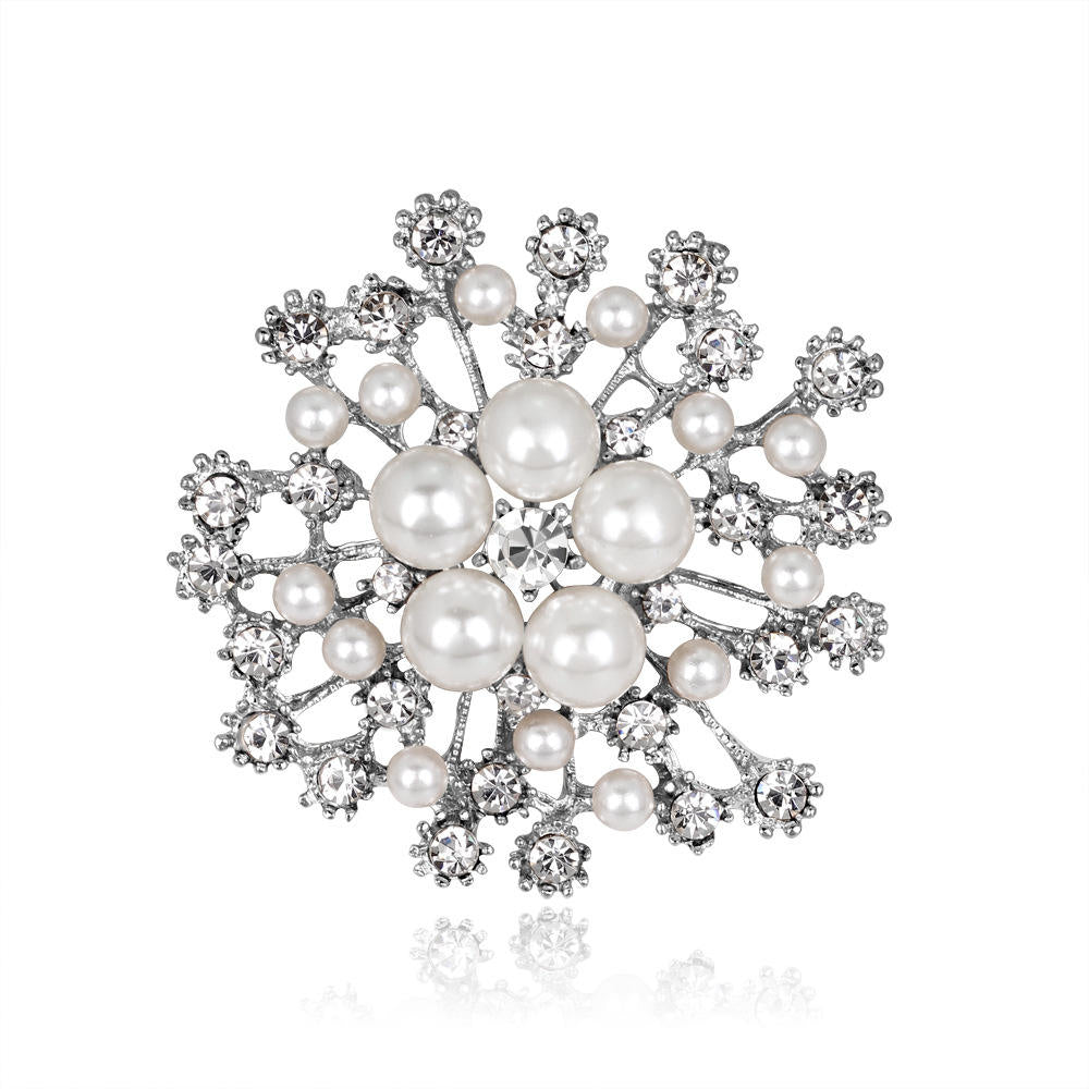 Hot Selling Snowflake Pearl Crystal Brooch Exquisite Flower Corsage Fashion Ladies Clothing Accessories
