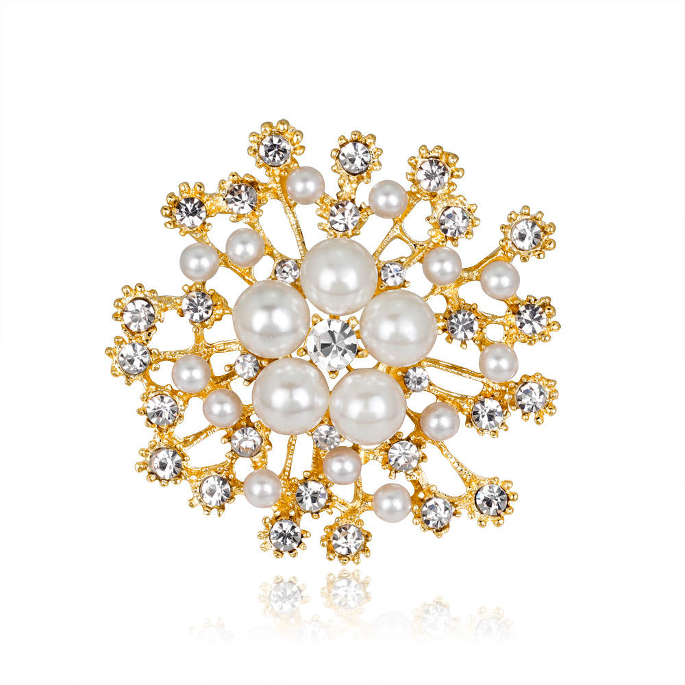 Hot Selling Snowflake Pearl Crystal Brooch Exquisite Flower Corsage Fashion Ladies Clothing Accessories