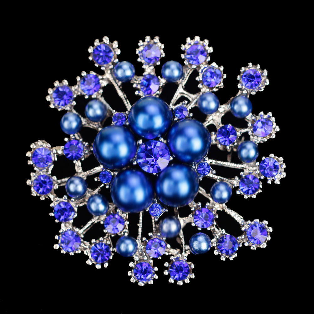 Hot Selling Snowflake Pearl Crystal Brooch Exquisite Flower Corsage Fashion Ladies Clothing Accessories
